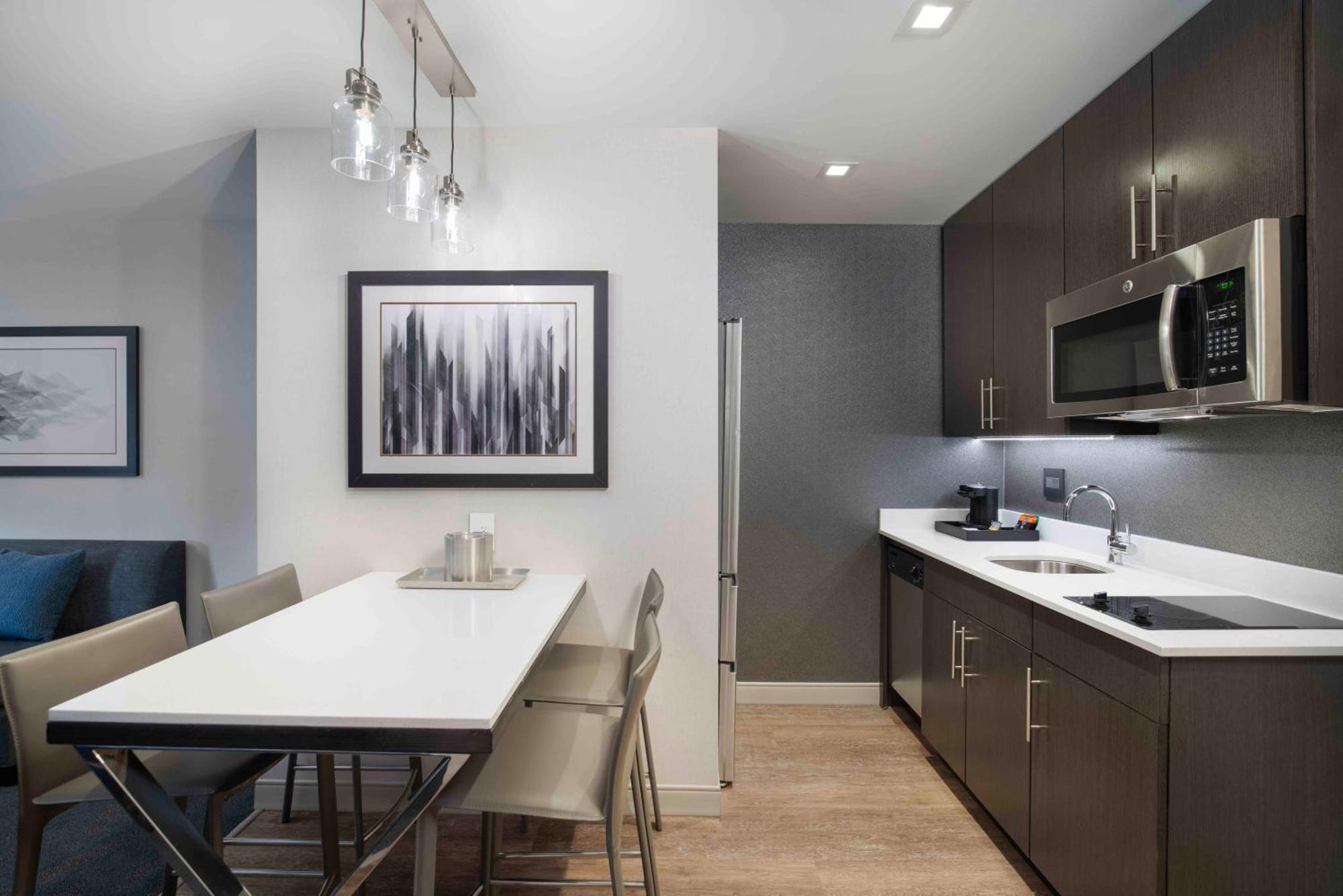 Homewood Suites By Hilton Boston Logan Airport Chelsea Exterior photo