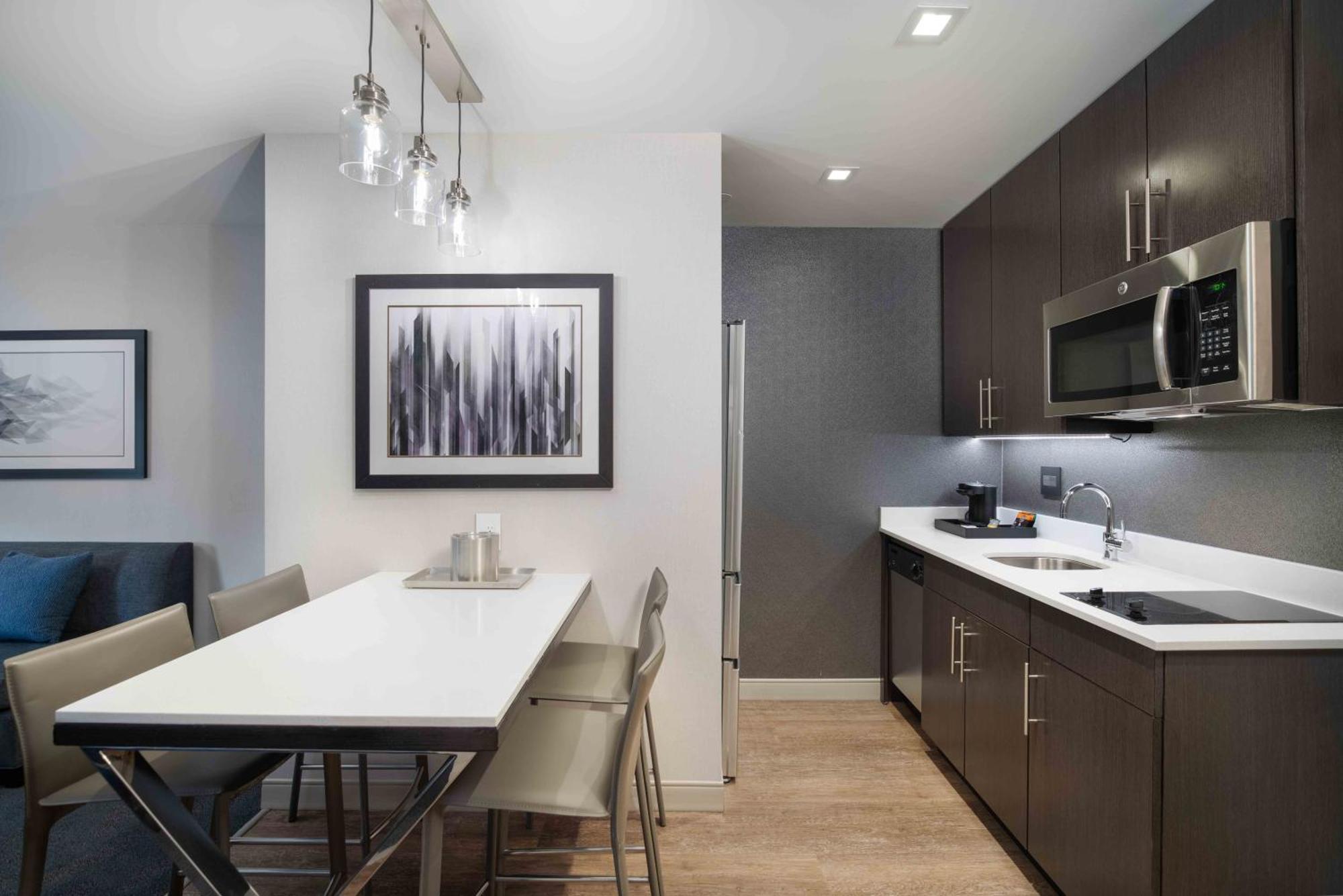 Homewood Suites By Hilton Boston Logan Airport Chelsea Exterior photo